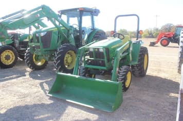 Main image John Deere 3032E